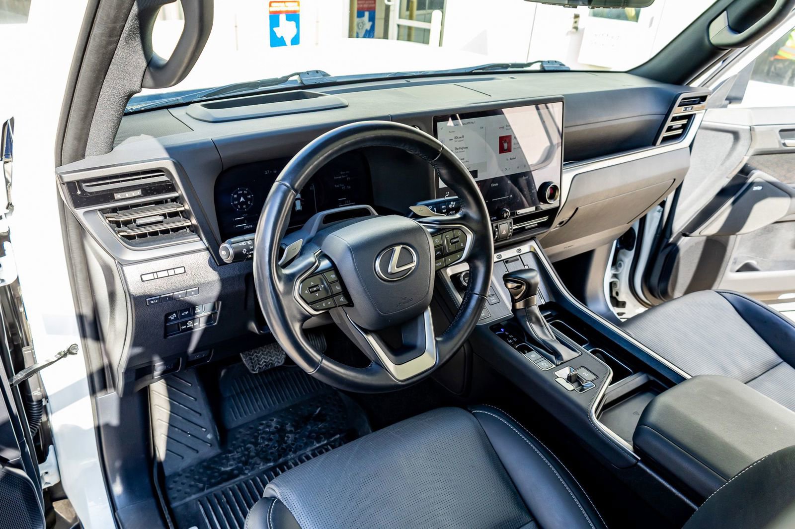 Used 2024 Lexus GX 550 w/ Accessory Package (Z1) image 17