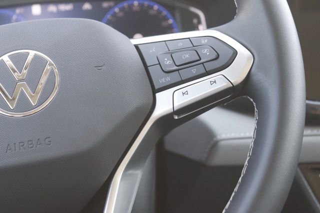 Used 2024 Volkswagen Taos SEL image 21