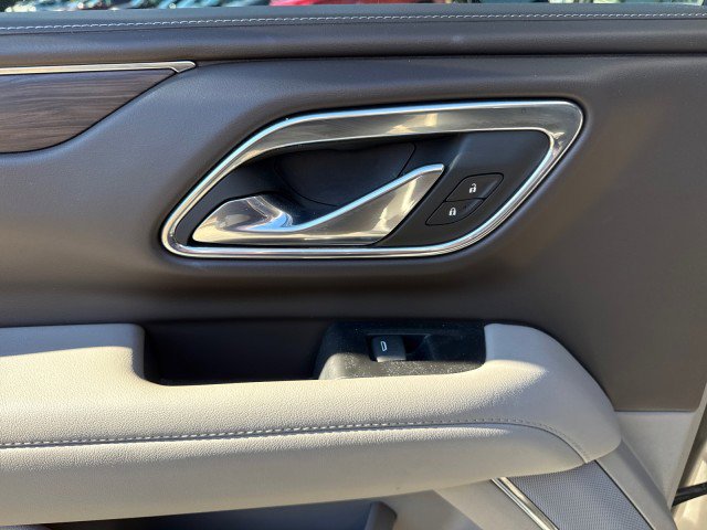 Used 2023 Chevrolet Suburban LT w/ Luxury Package image 32