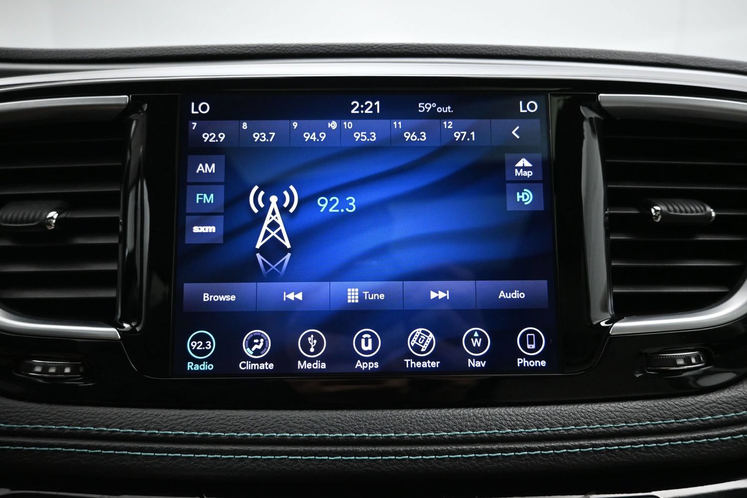 Used 2018 Chrysler Pacifica Limited w/ Advanced Safetytec Group FWD image 15