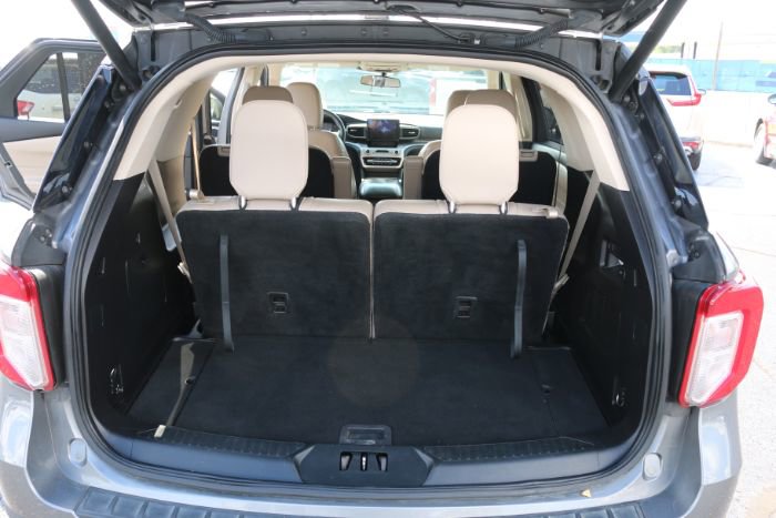 Used 2021 Ford Explorer XLT w/ Equipment Group 202A image 9