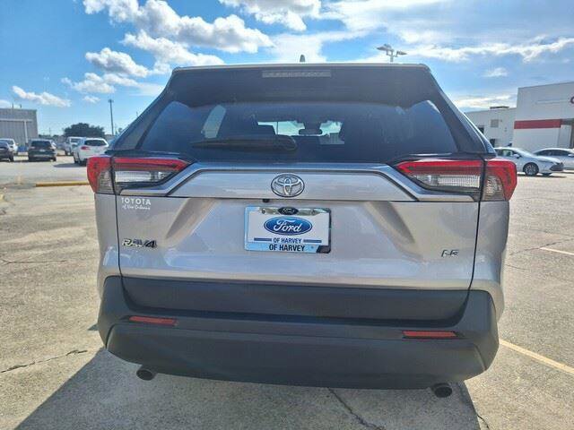 Used 2021 Toyota RAV4 LE image 4