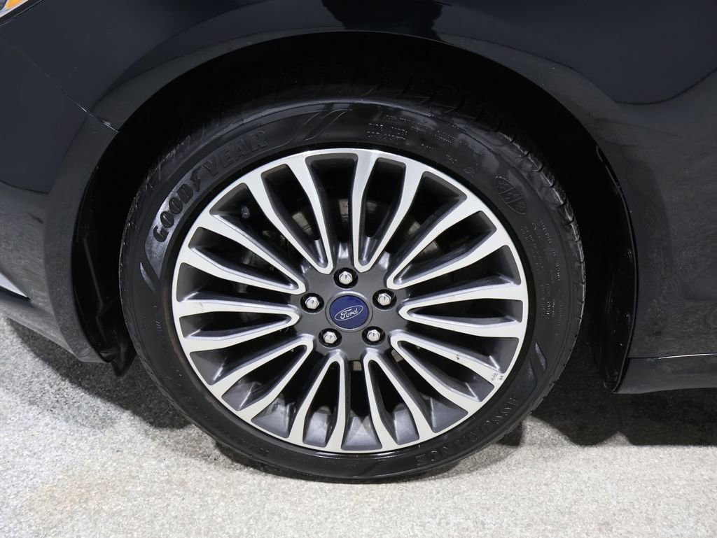 Used 2017 Ford Fusion SE w/ Fusion SE Technology Package image 19