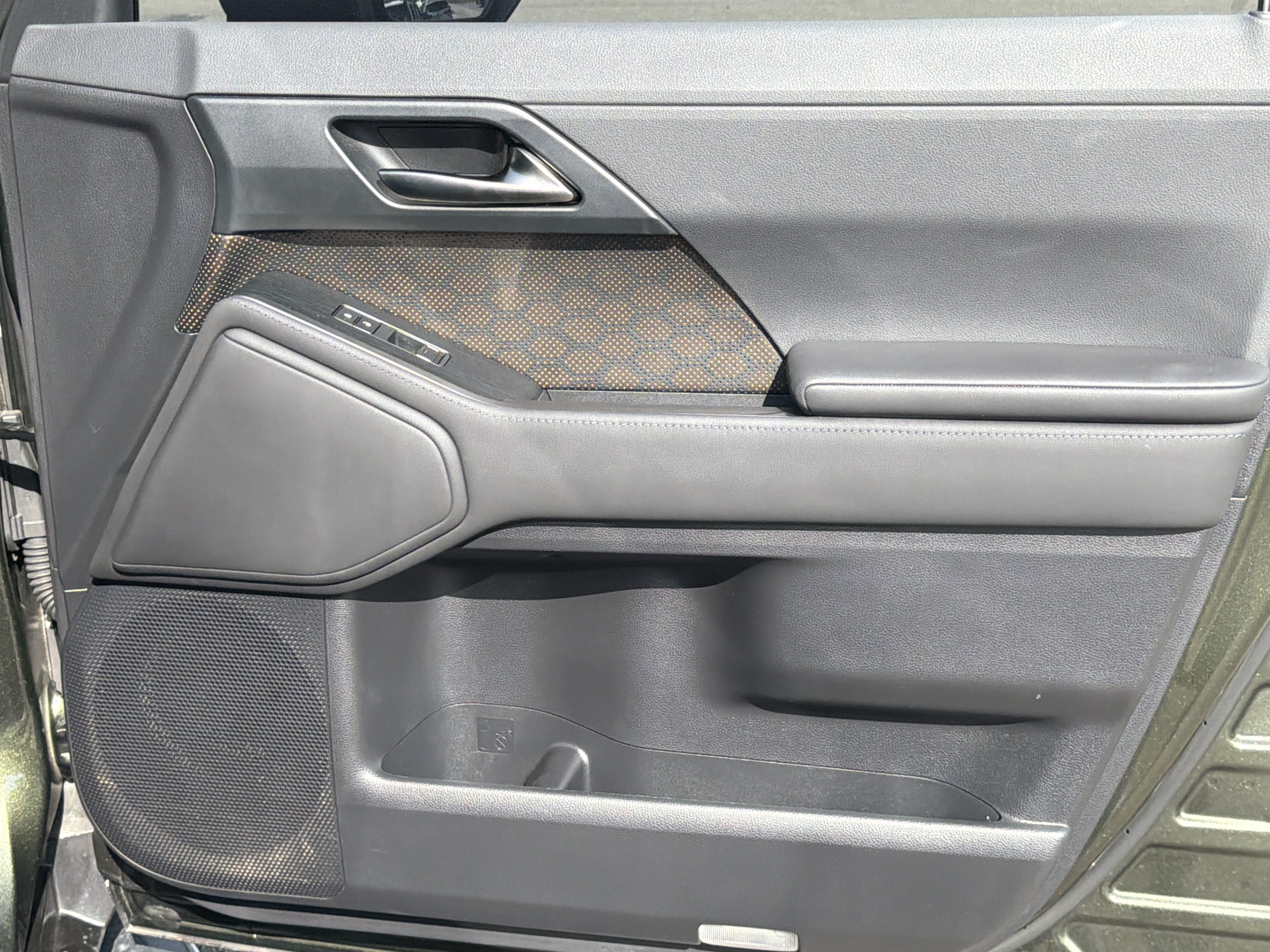 Used 2024 Lexus GX 550 w/ Accessory Package (Z1) AWD/4WD image 14