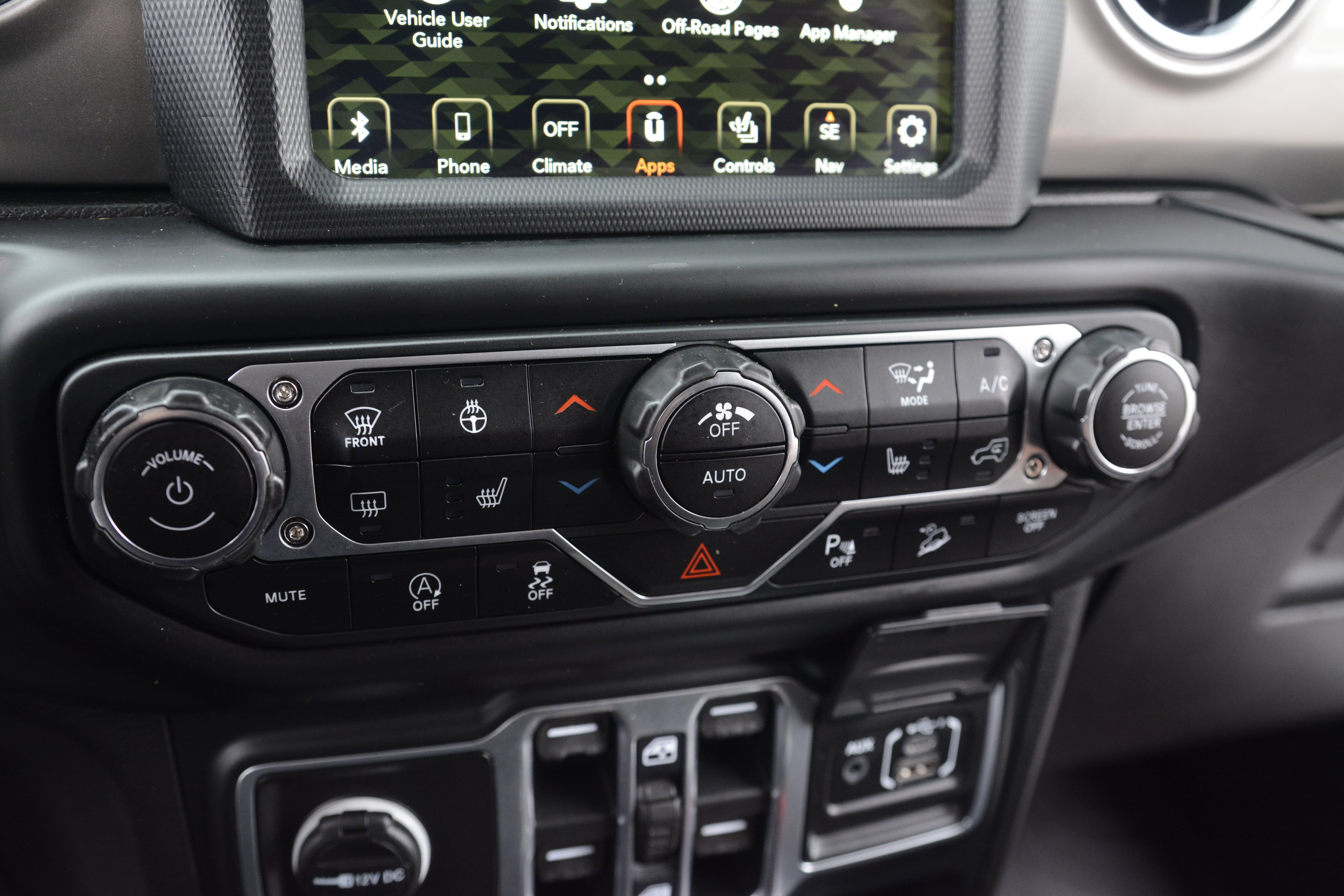 Used 2018 Jeep Wrangler Unlimited Sahara AWD/4WD image 22