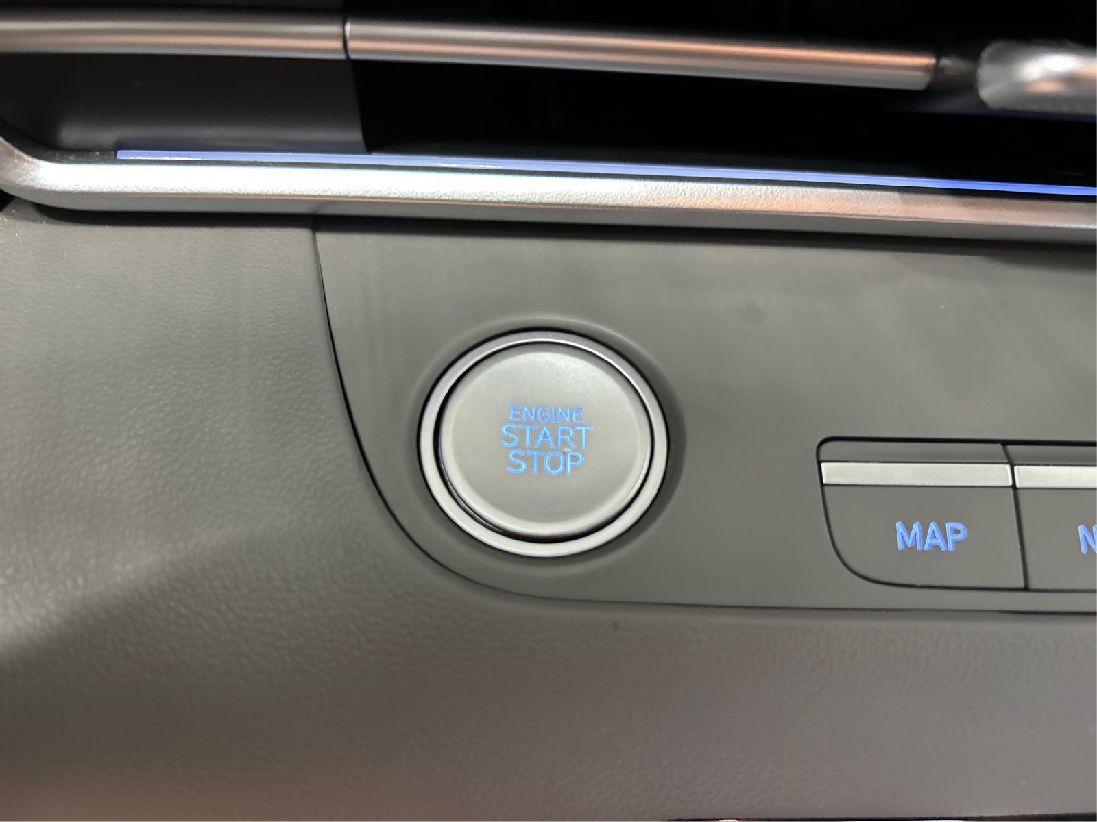 Used 2025 Hyundai Elantra SEL FWD image 27
