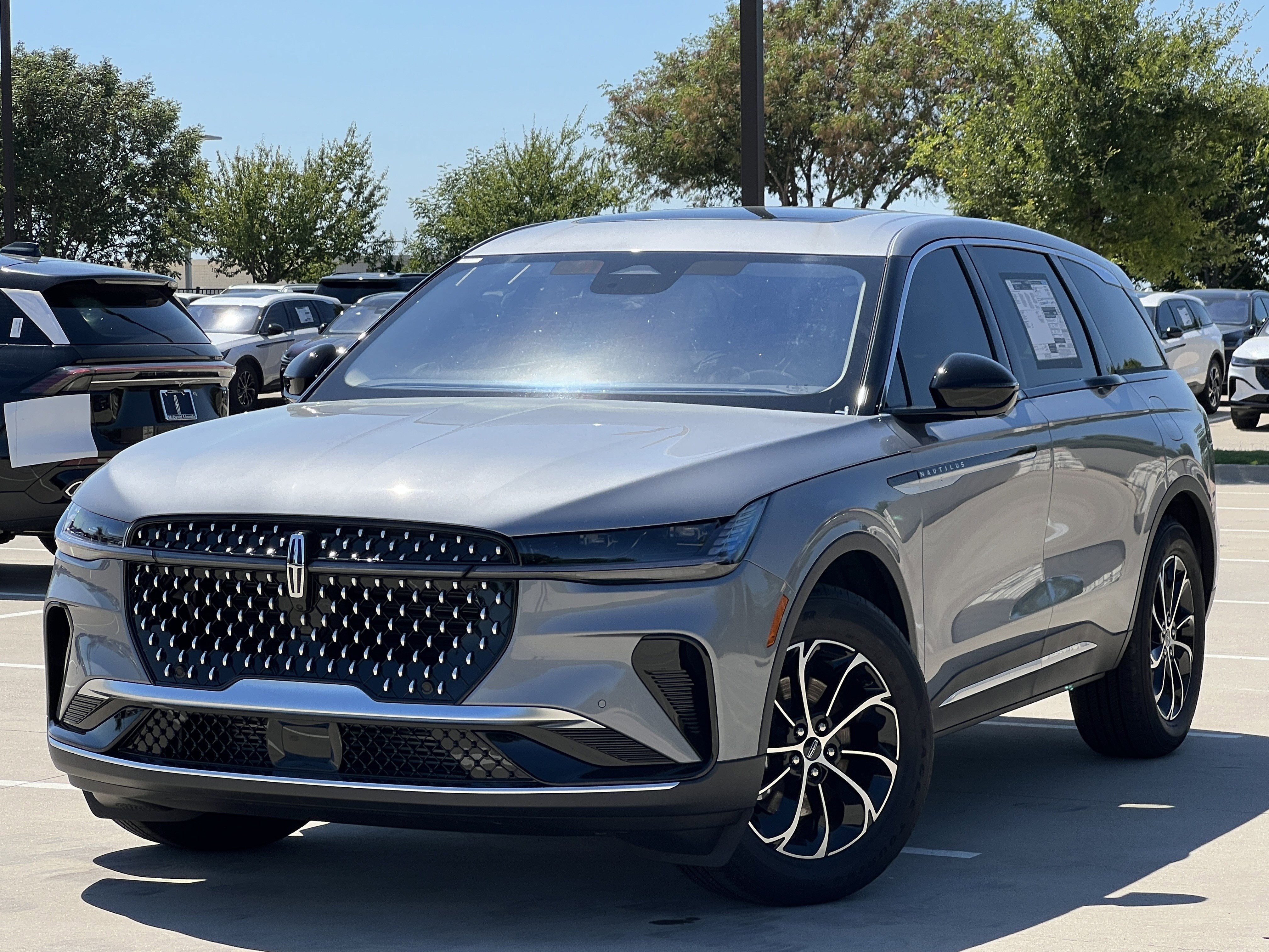 New 2025 Lincoln Nautilus Premier w/ Equipment Group 102A image 2