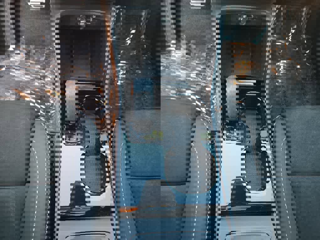 Used 2022 Volvo XC40 P8 Recharge Plus image 18