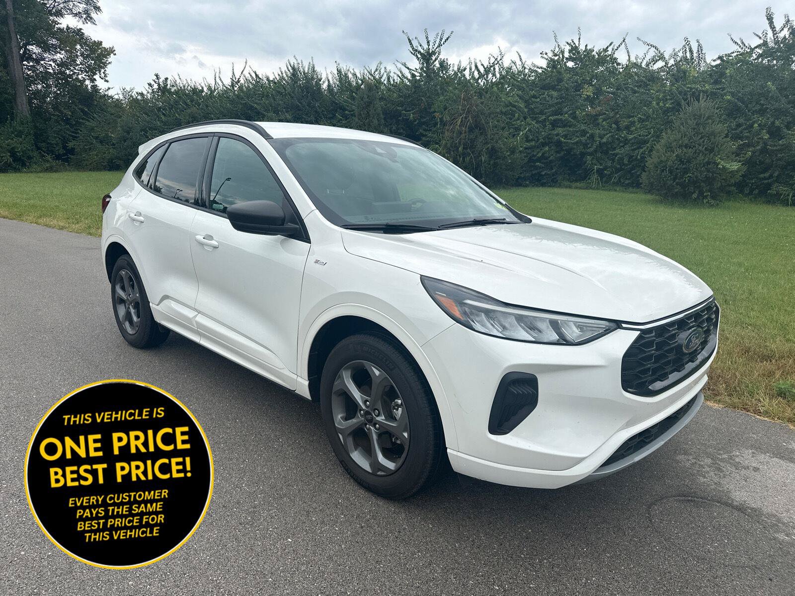 Used 2024 Ford Escape ST-Line w/ Tech Pack #1 AWD/4WD image 1