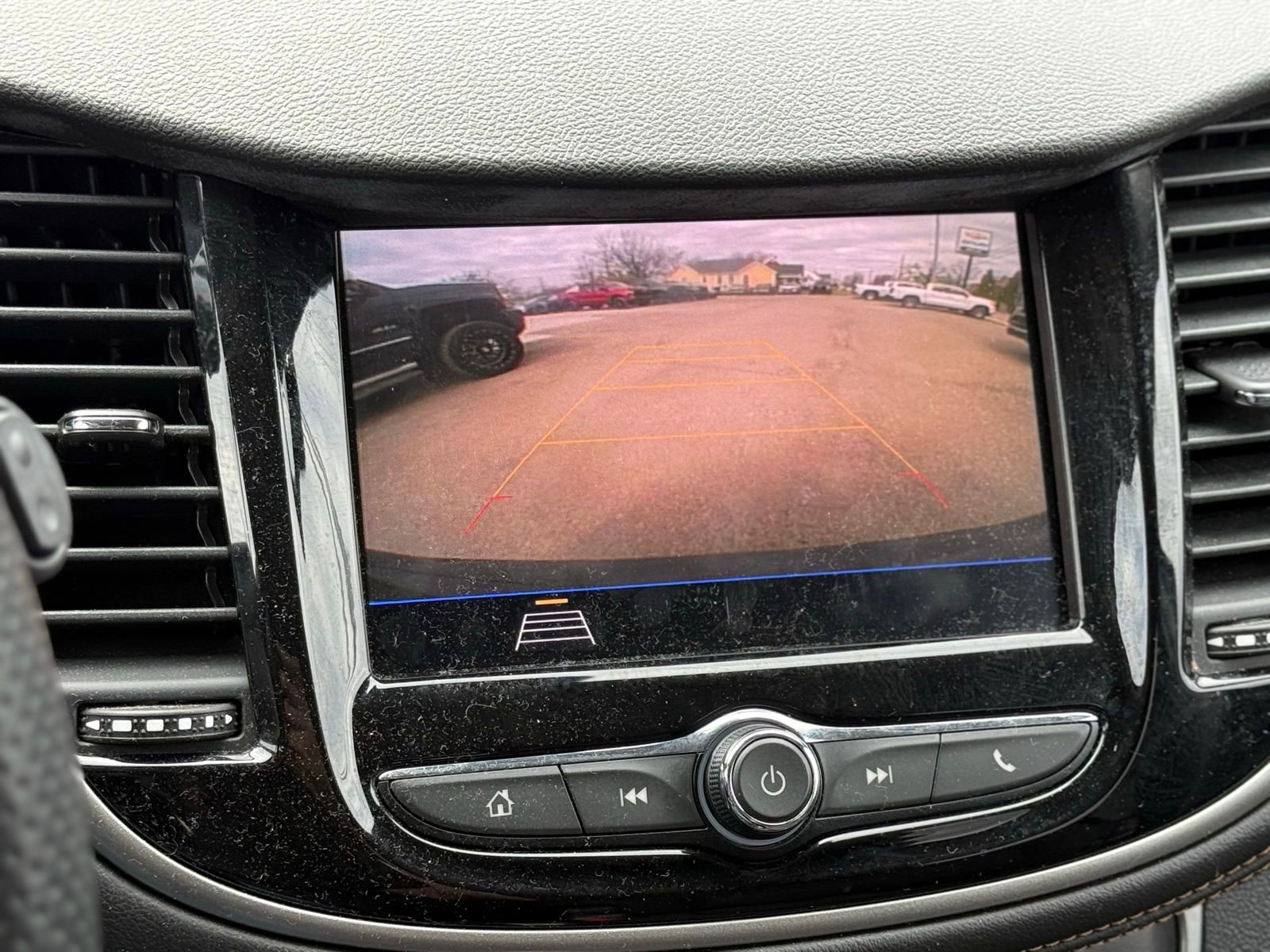 Used 2020 Chevrolet Trax LT FWD image 14
