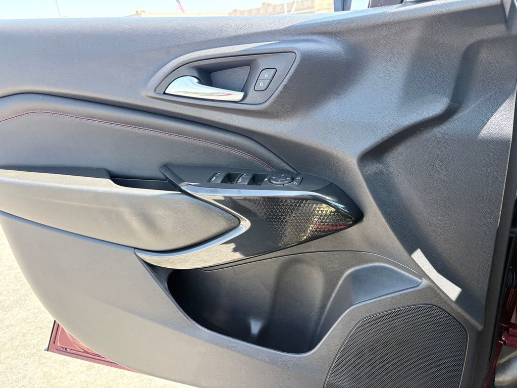 Used 2025 Chevrolet Trax RS FWD image 13
