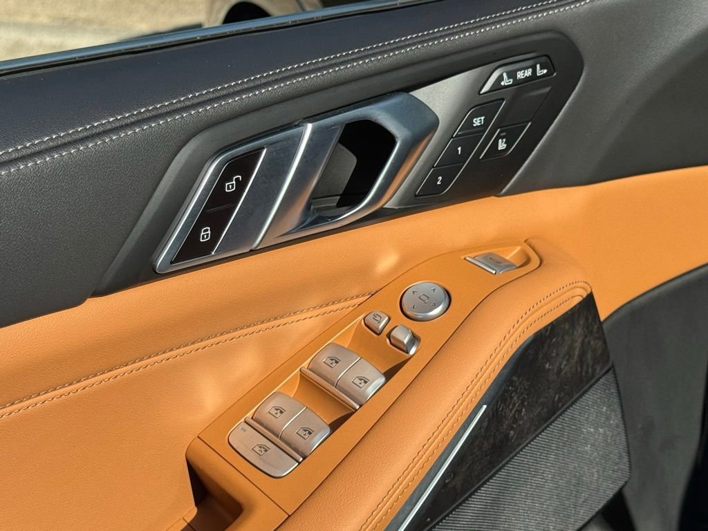 Used 2024 BMW X7 xDrive40i w/ Parking Assistance Package image 29