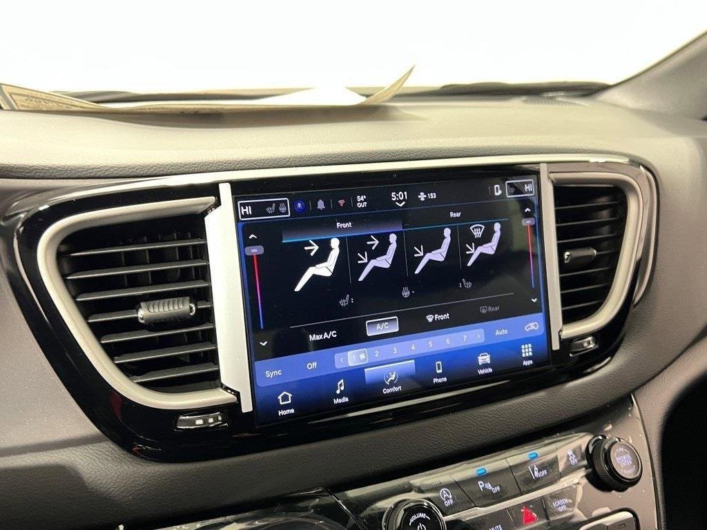 New 2026 Chrysler Voyager LX image 17