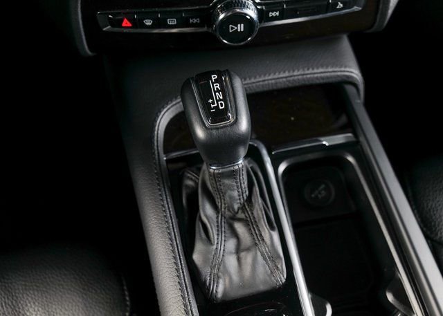 Used 2019 Volvo XC90 T5 Momentum w/ Multimedia Package image 18