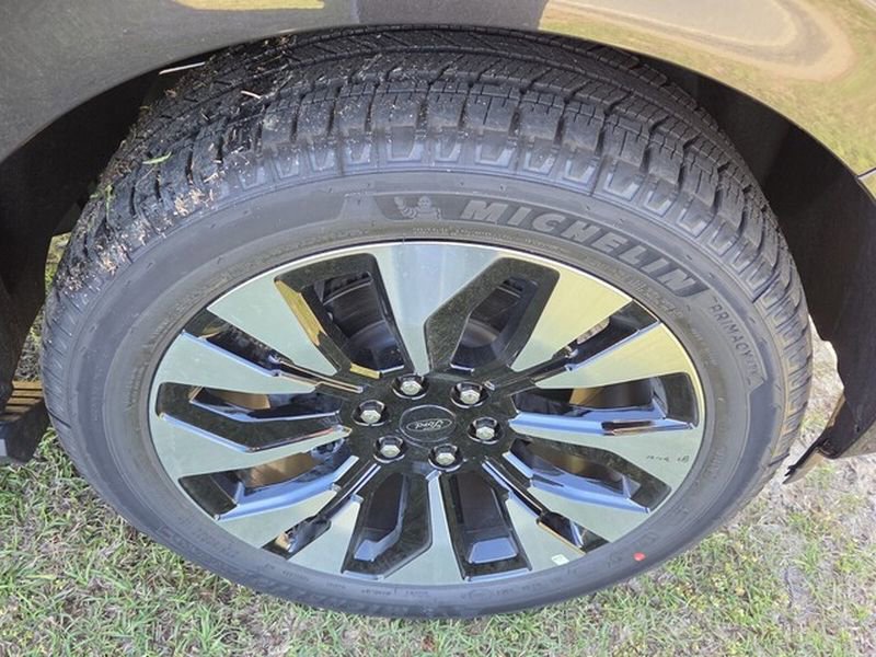 New 2026 Ford Expedition Platinum w/ Driver's Package image 16