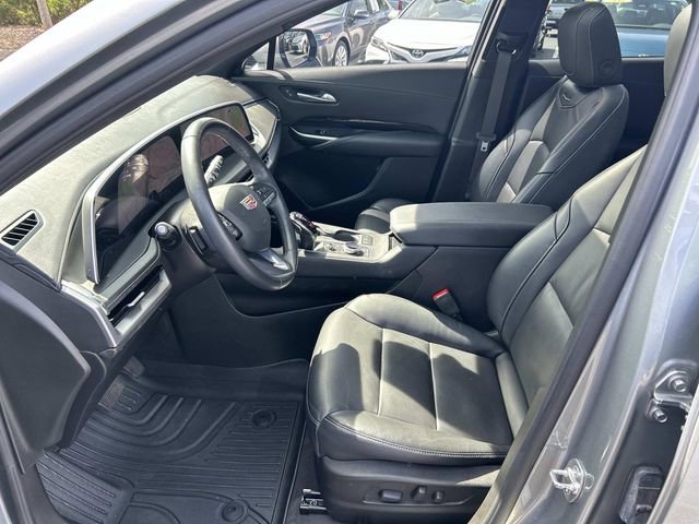 Used 2024 Cadillac XT4 Luxury w/ Cold Weather Package FWD image 22