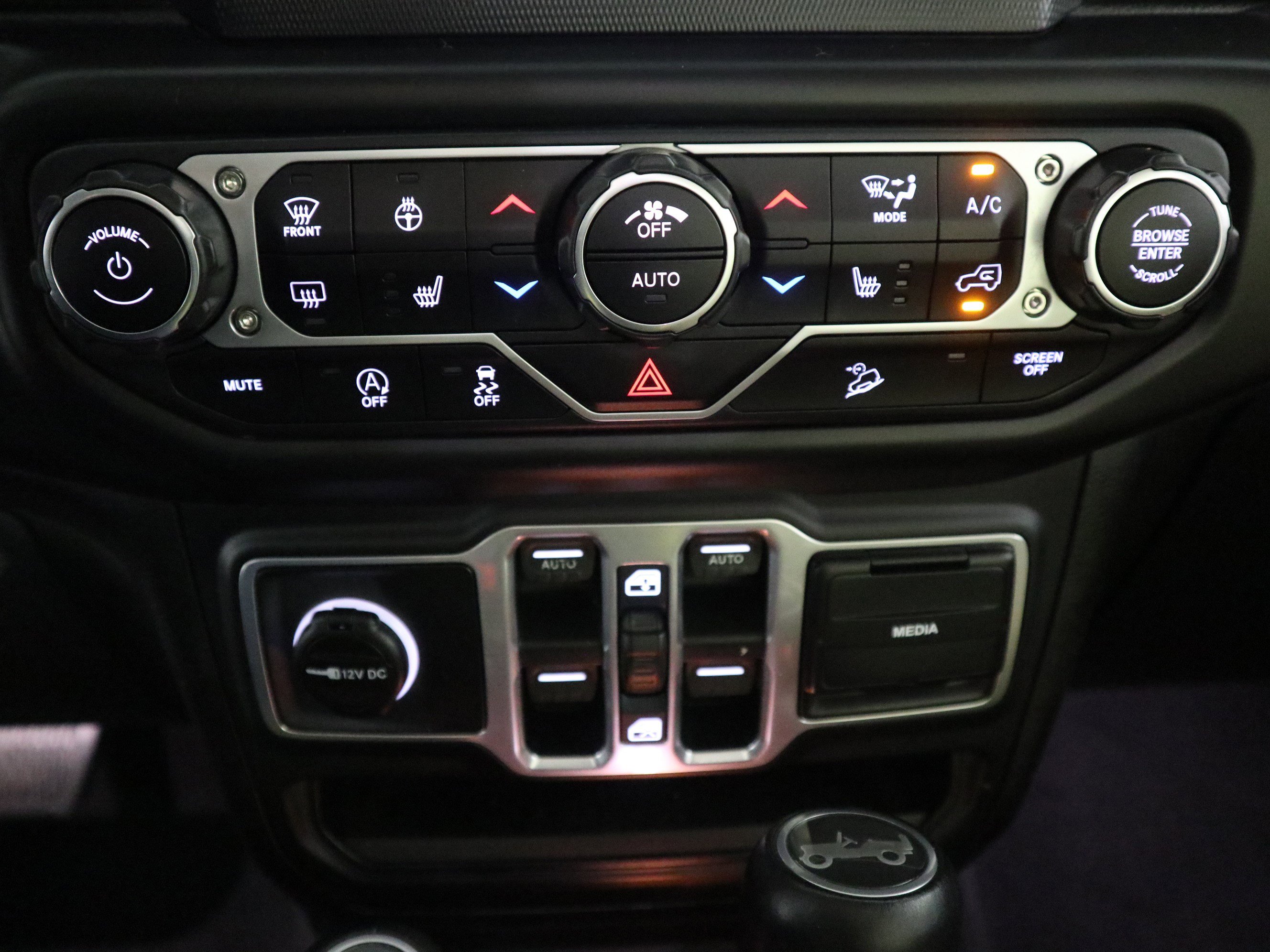 Used 2018 Jeep Wrangler Unlimited Sahara AWD/4WD image 24