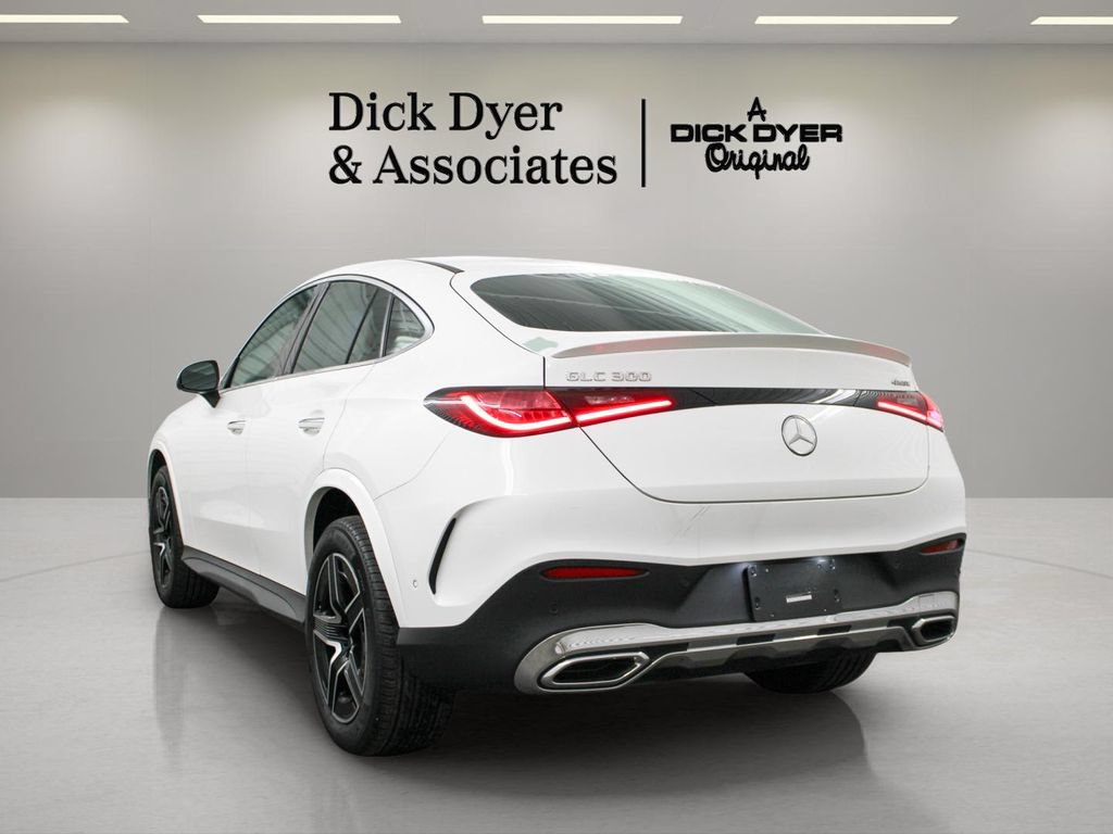 Used 2025 Mercedes-Benz GLC 300 4MATIC image 9