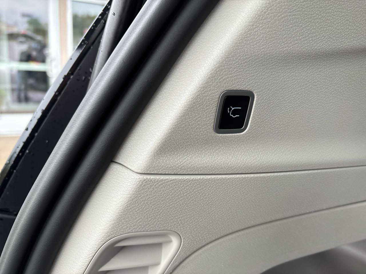 Used 2023 Chrysler Voyager LX FWD image 29
