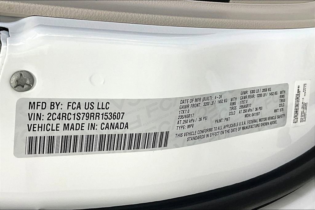 Used 2024 Chrysler Pacifica Select image 39