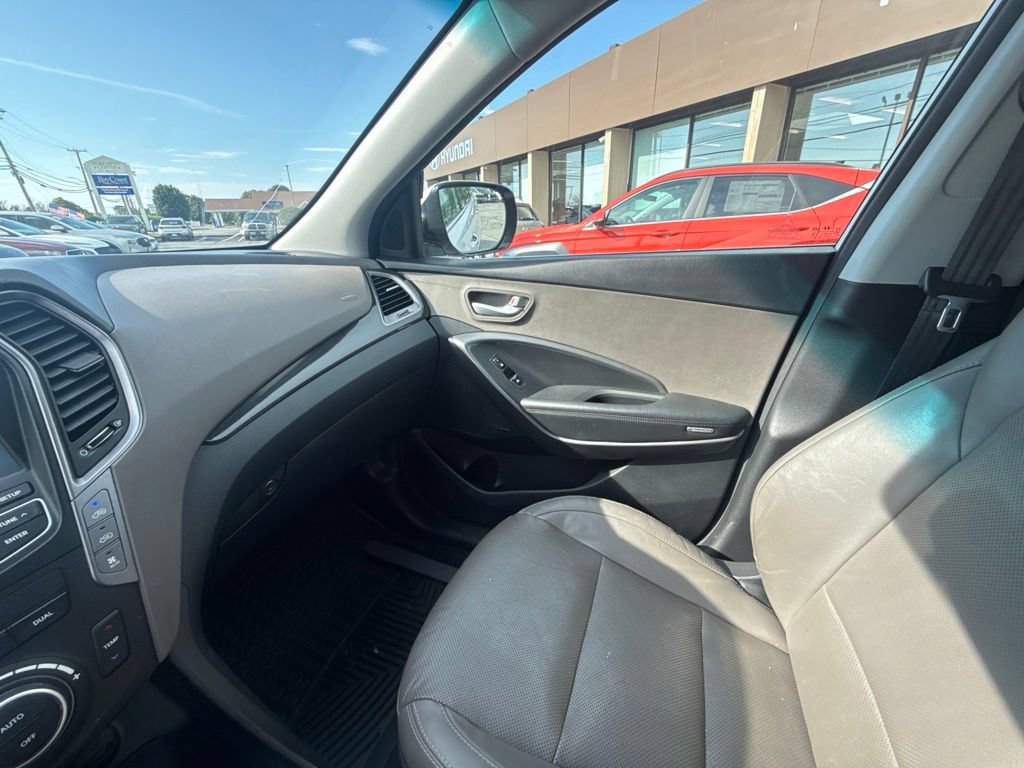 Used 2016 Hyundai Santa Fe SE w/ Option Group 03 AWD/4WD image 27