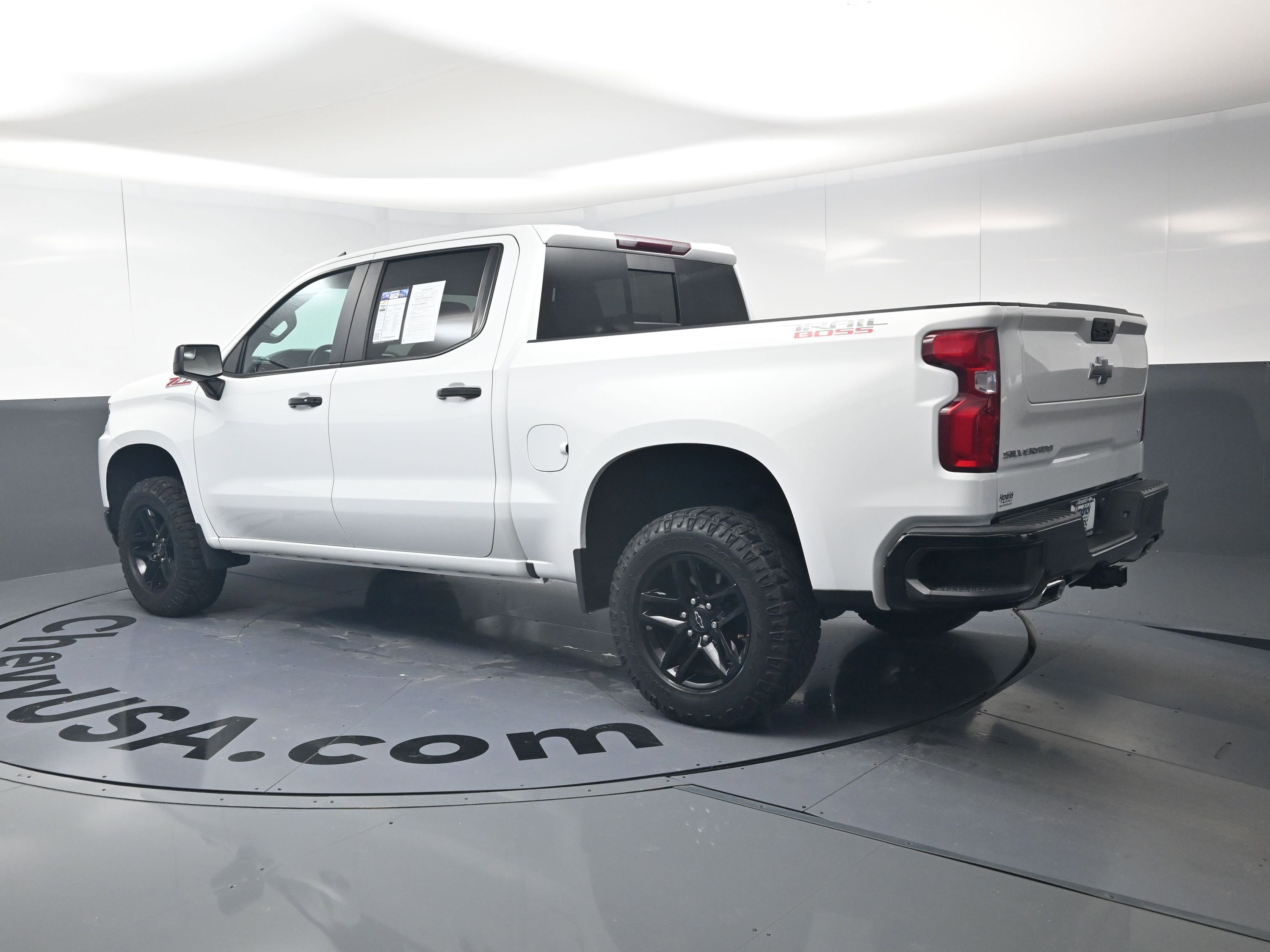Used 2021 Chevrolet Silverado 1500 LT Trail Boss w/ Convenience Package II AWD/4WD image 7