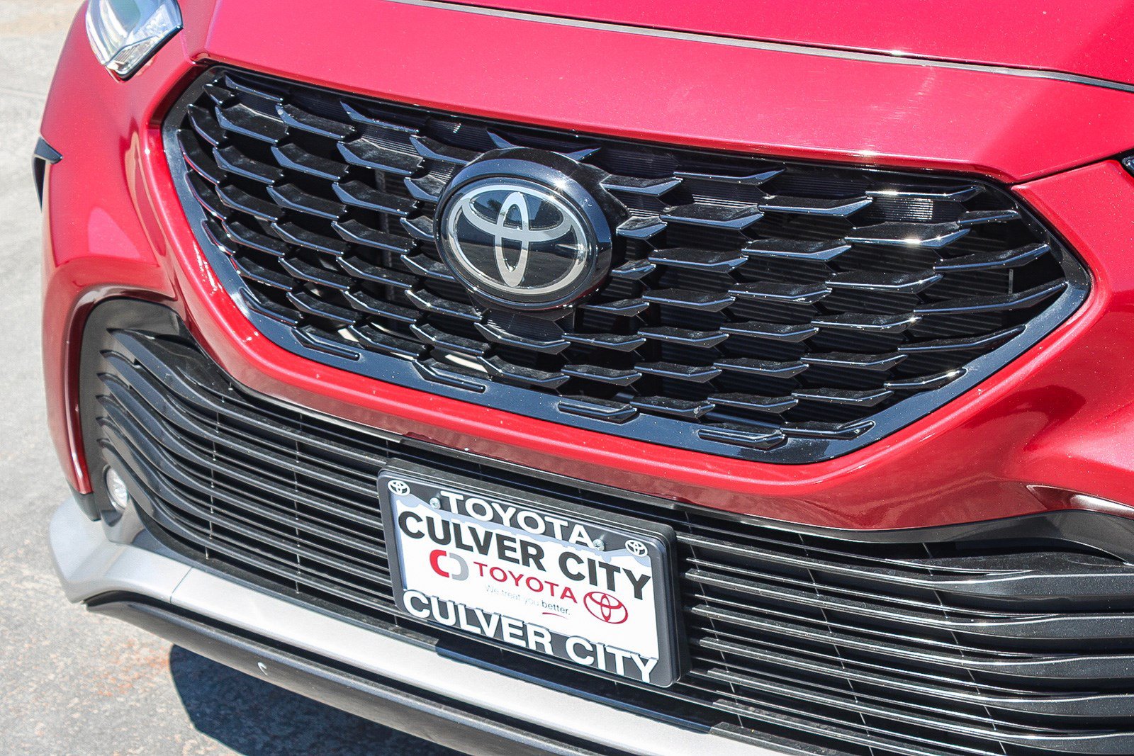 Used 2024 Toyota Highlander XSE FWD image 6