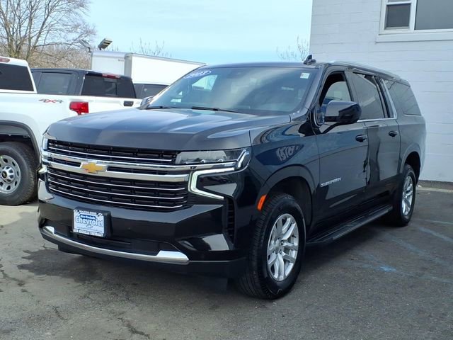 Used 2023 Chevrolet Suburban LT image 3