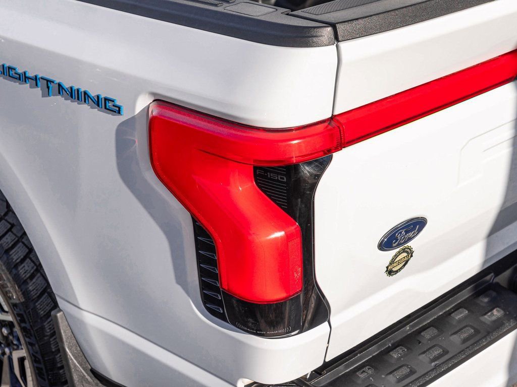 Used 2023 Ford F150 Lightning Lariat image 31