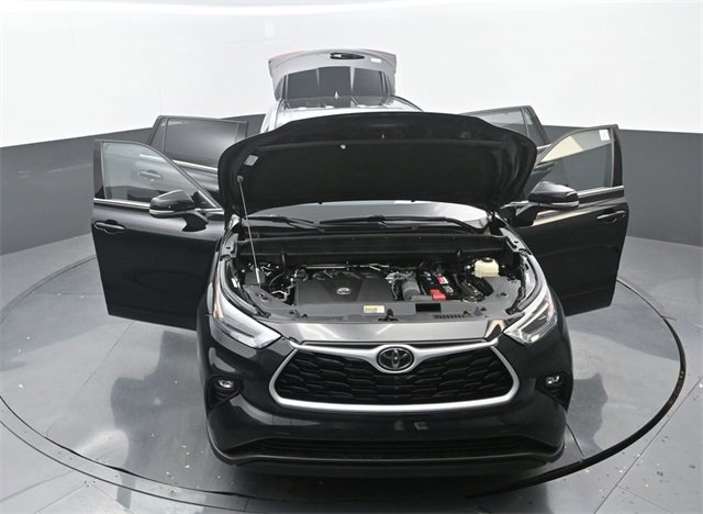 Used 2021 Toyota Highlander XLE image 37