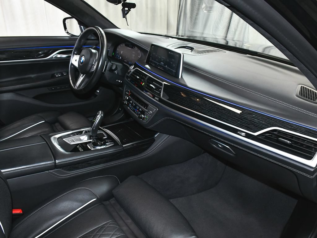 Used 2022 BMW M760i xDrive w/ Luxury Rear Seating Package AWD/4WD image 76