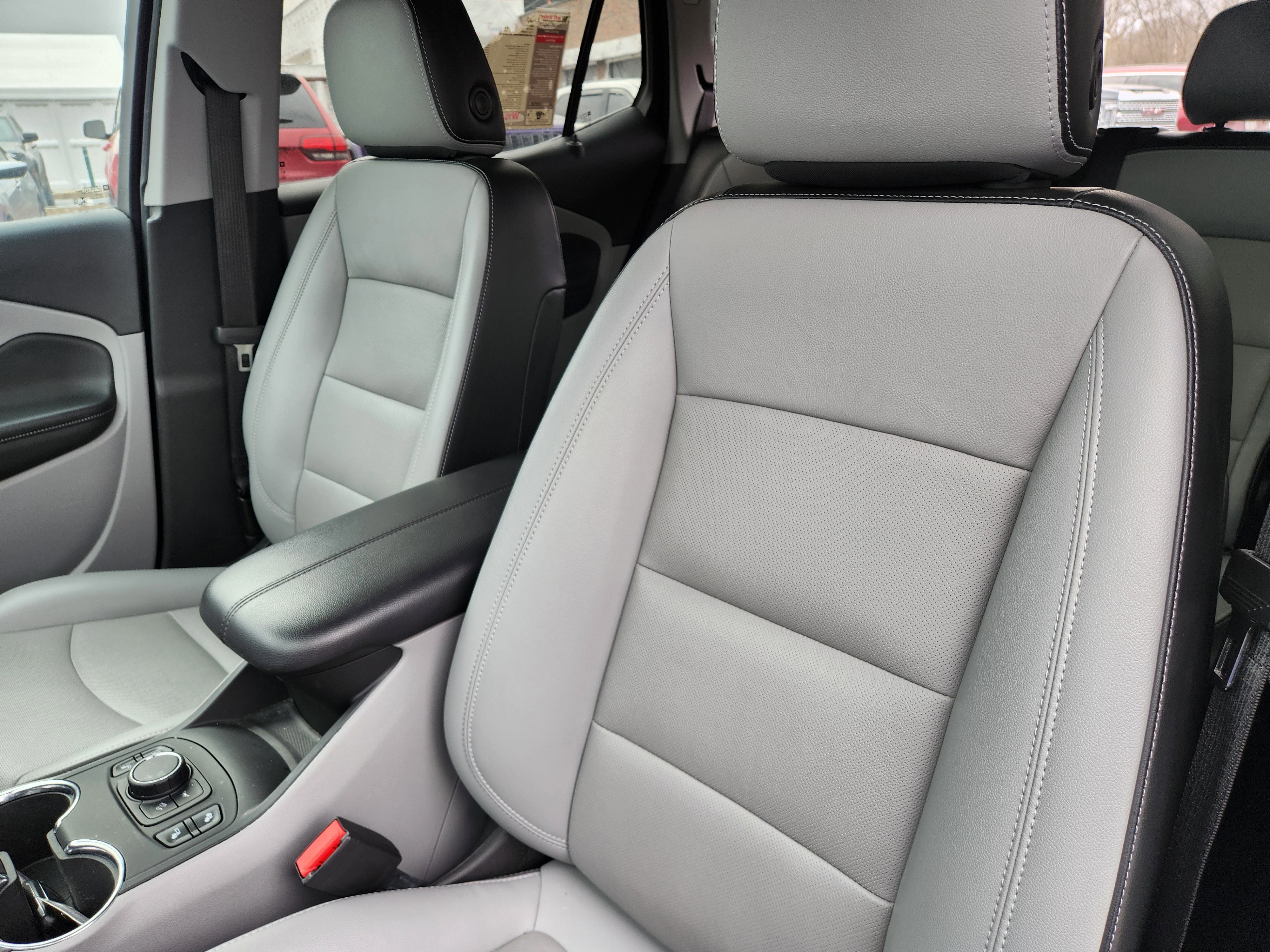 Used 2023 GMC Terrain SLT w/ Infotainment Package II image 25
