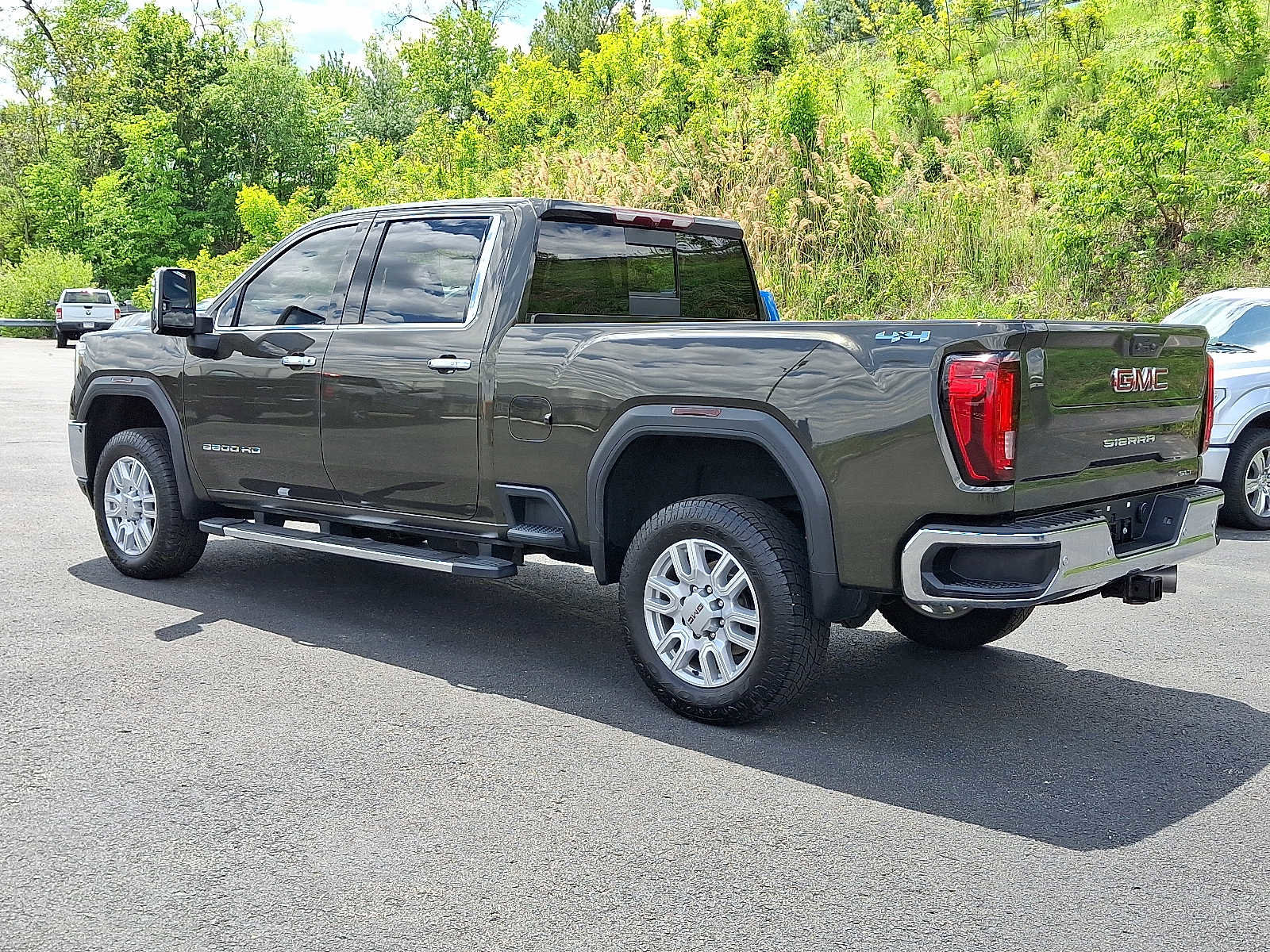 Used 2022 GMC Sierra 3500 SLT w/ SLT Premium Package AWD/4WD image 4