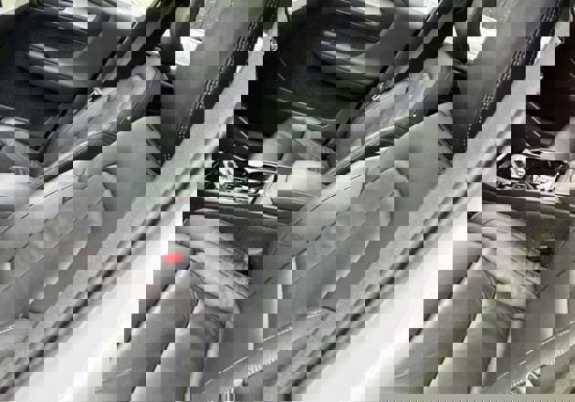 Used 2023 Volvo XC40 B5 Plus w/ Protection Package Premier image 5