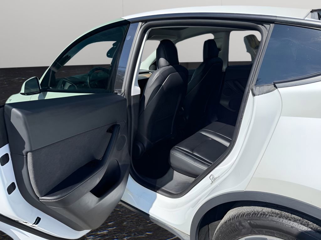 Used 2021 Tesla Model Y Long Range image 23