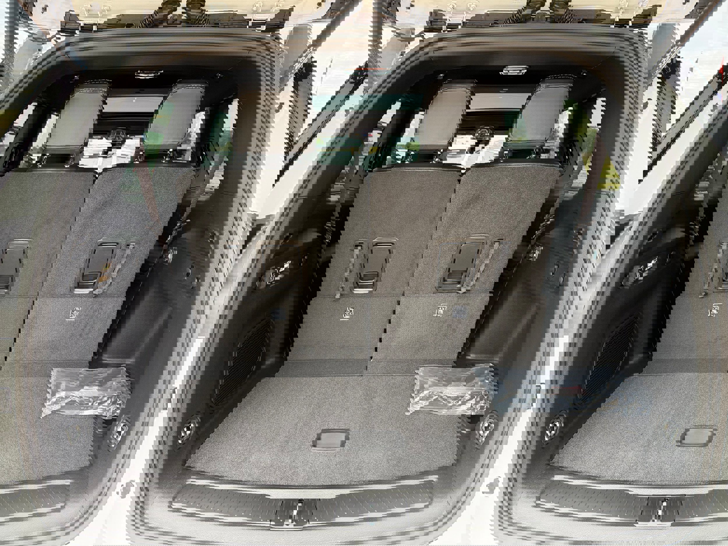 New 2025 Jeep Grand Cherokee L Limited w/ Luxury Tech Group II image 14