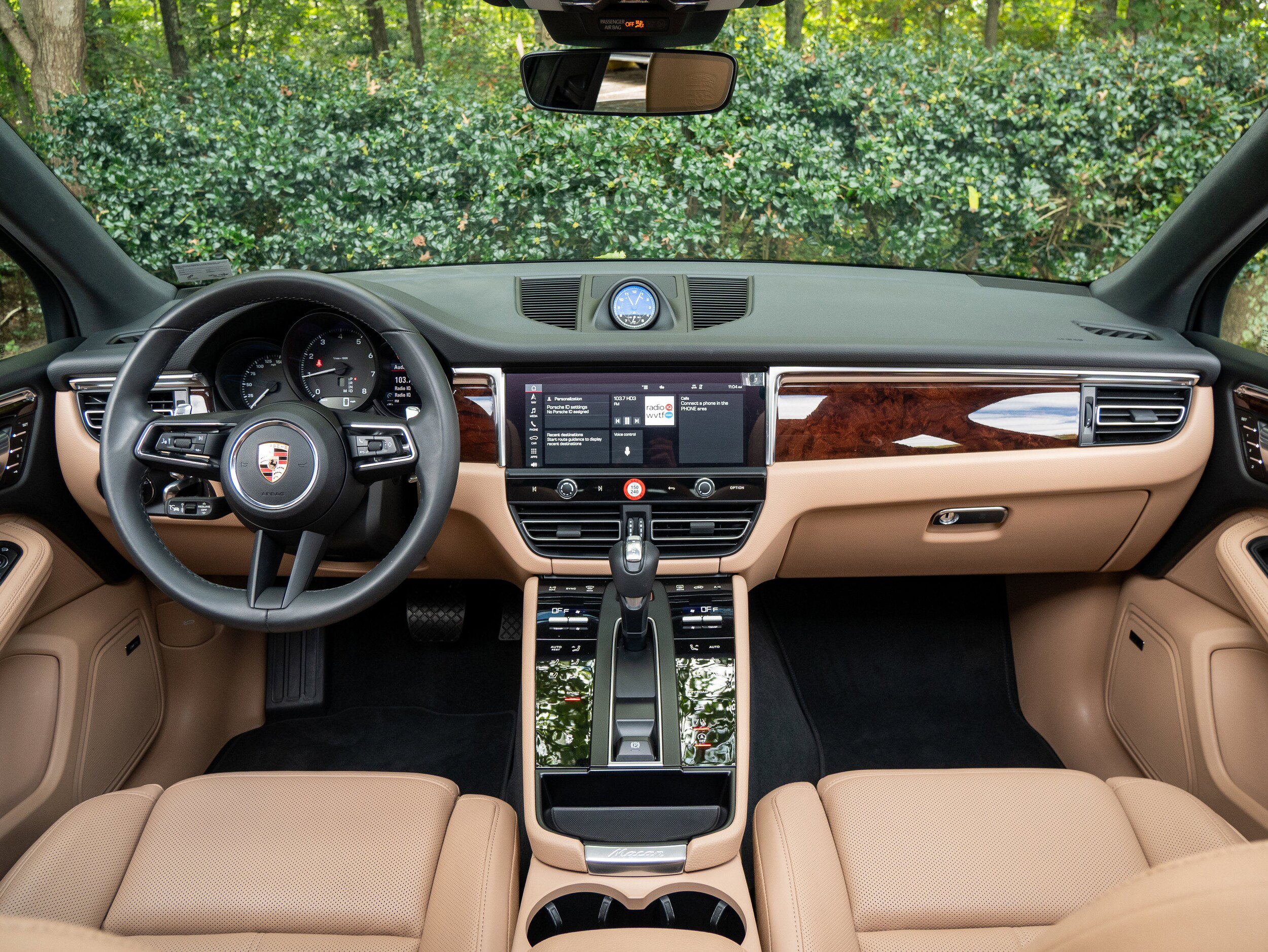 Certified 2025 Porsche Macan AWD/4WD image 22