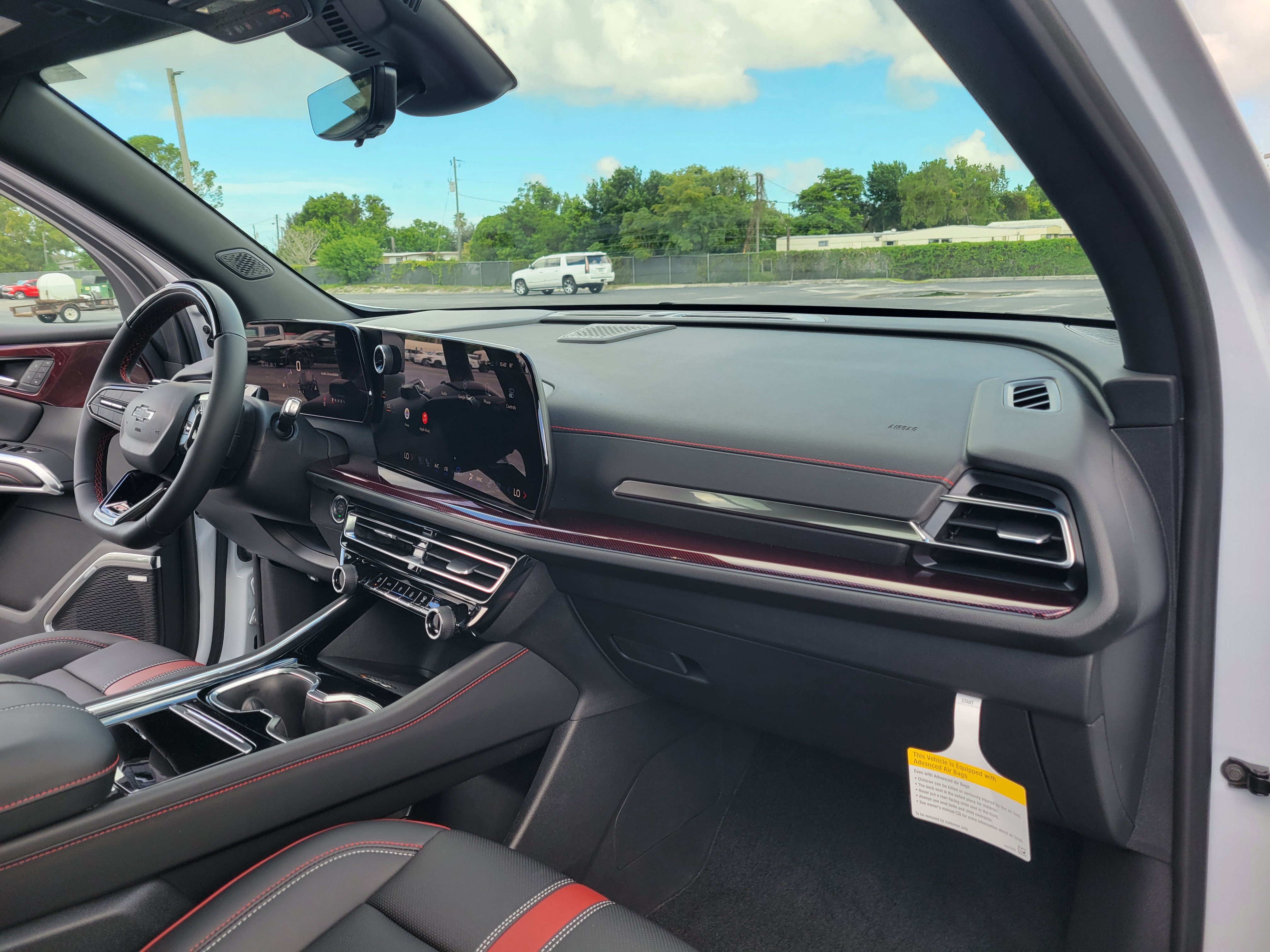 New 2027 Chevrolet Traverse RS w/ LPO, Floor Liner Package FWD image 32