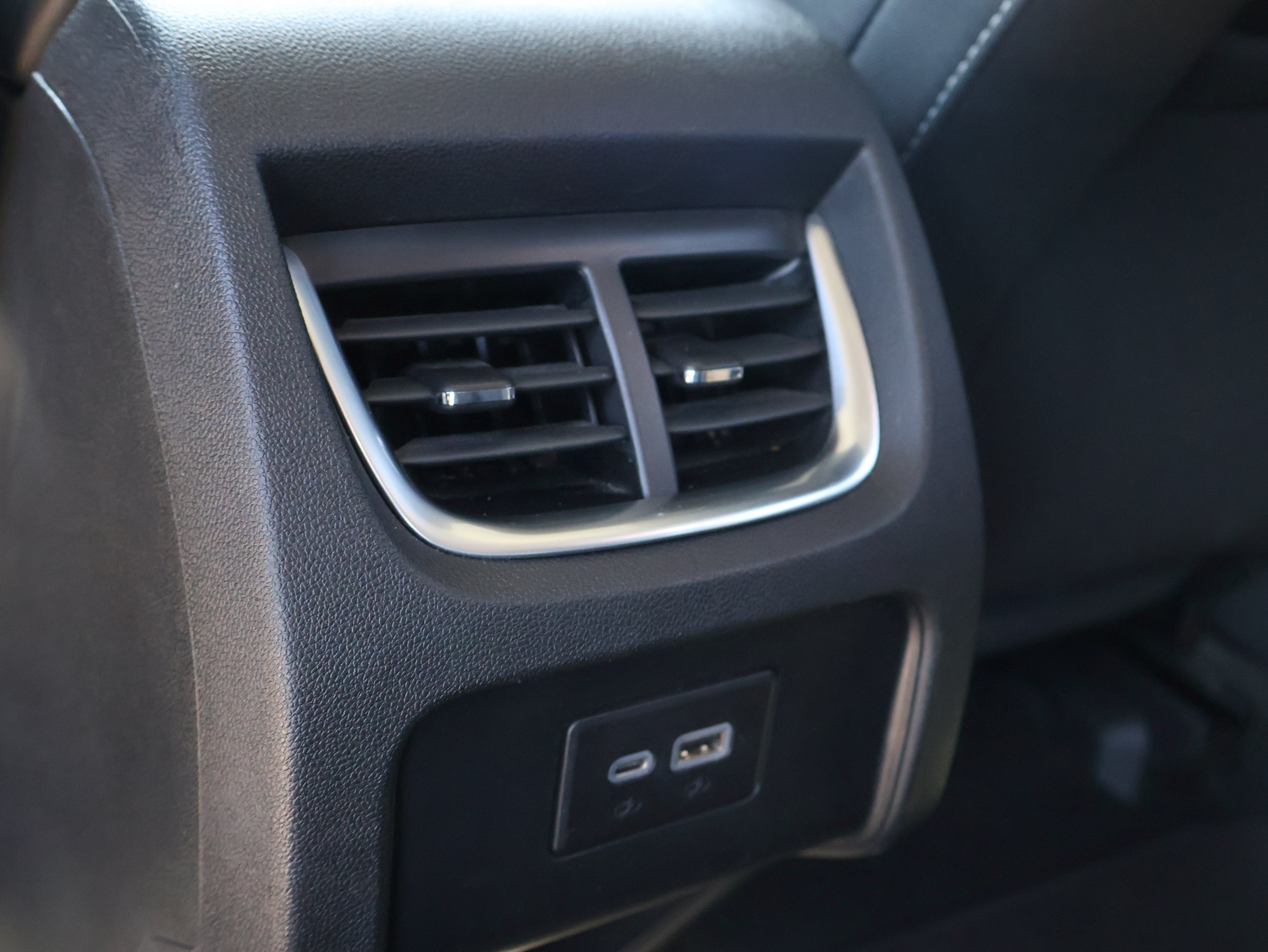 Used 2025 Chevrolet Blazer LT AWD/4WD image 18