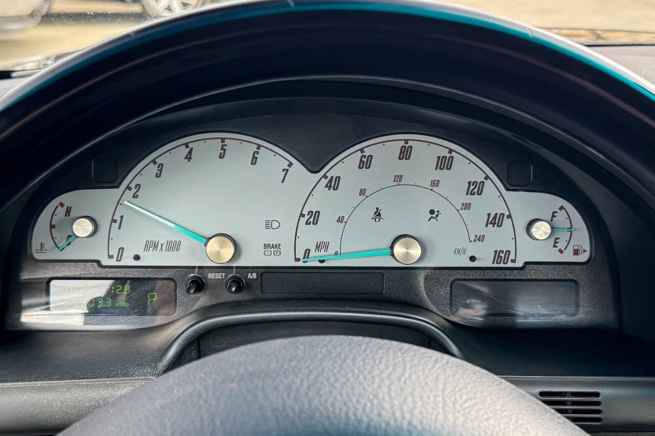 Used 2002 Ford Thunderbird Deluxe image 40