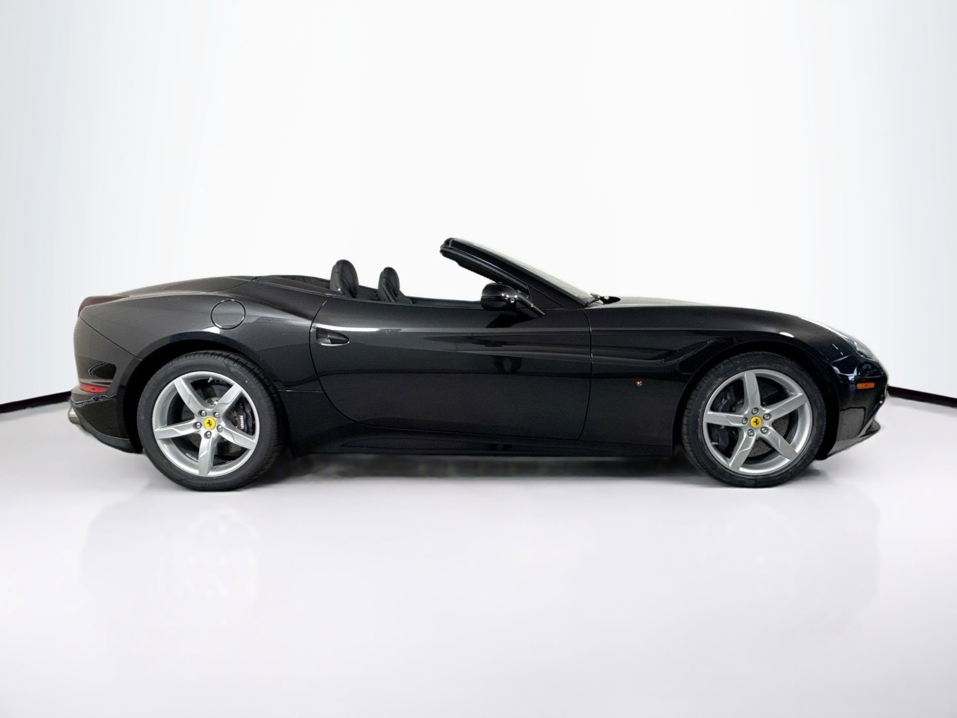 Certified 2018 Ferrari California T image 8