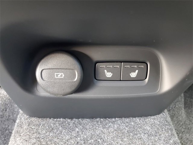 New 2026 Volvo XC40 B5 Core w/ Protection Package Premier image 31