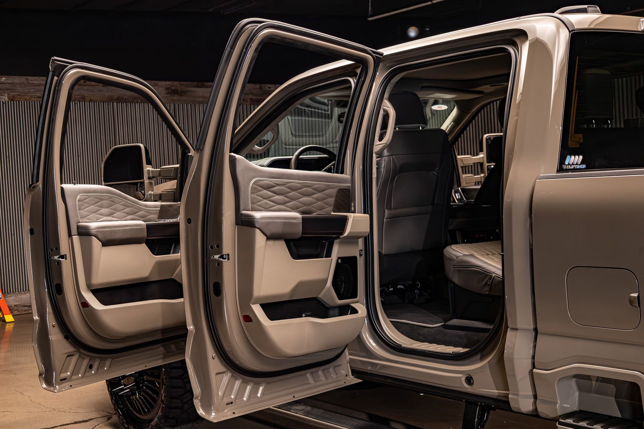 Used 2026 Ford F350 Platinum w/ Platinum Plus Package image 29