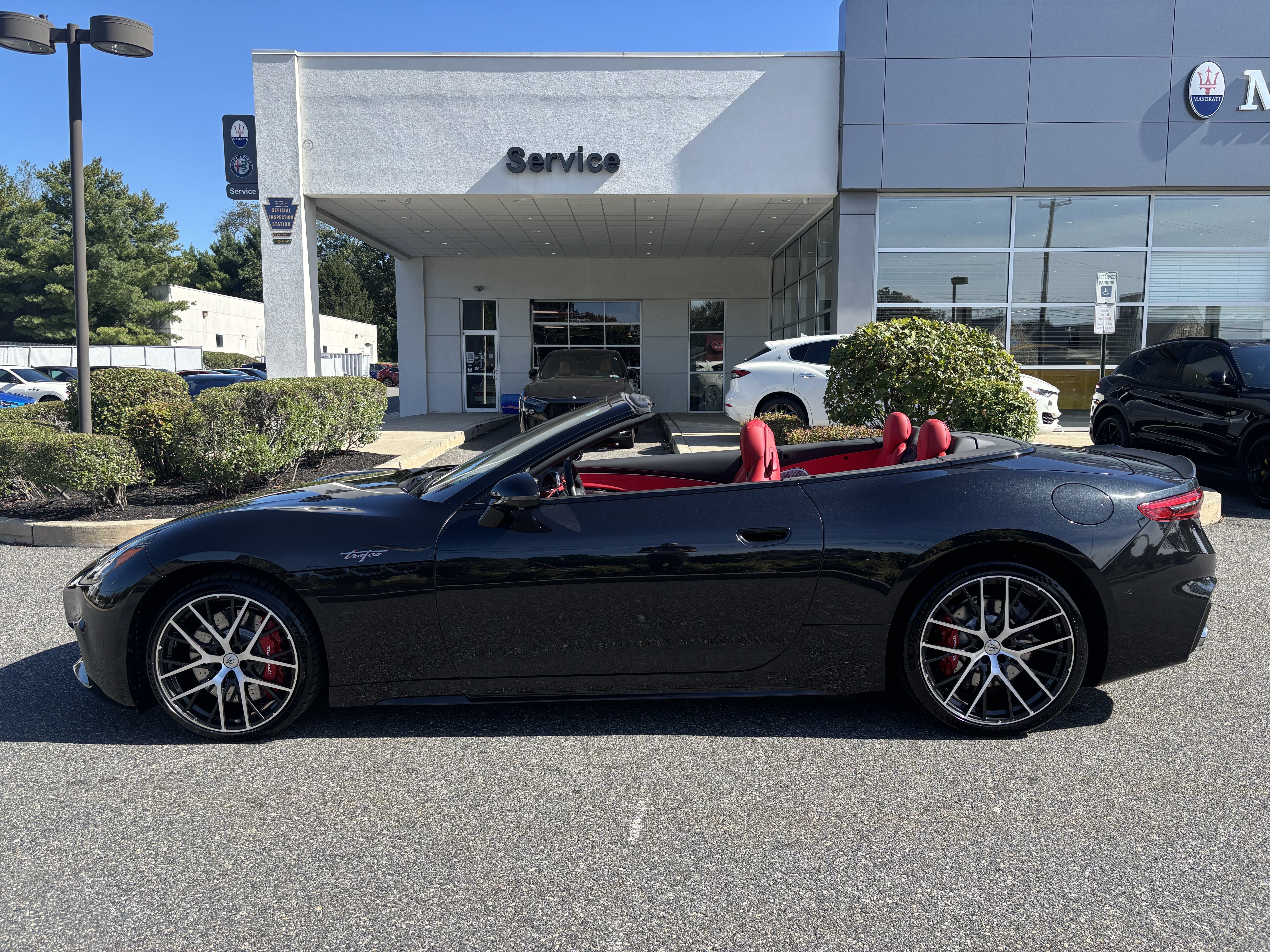 Used 2024 Maserati GranCabrio Trofeo AWD/4WD image 2