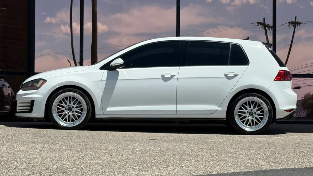 Used 2016 Volkswagen GTI SE w/ Lighting Package (SEL) FWD image 5