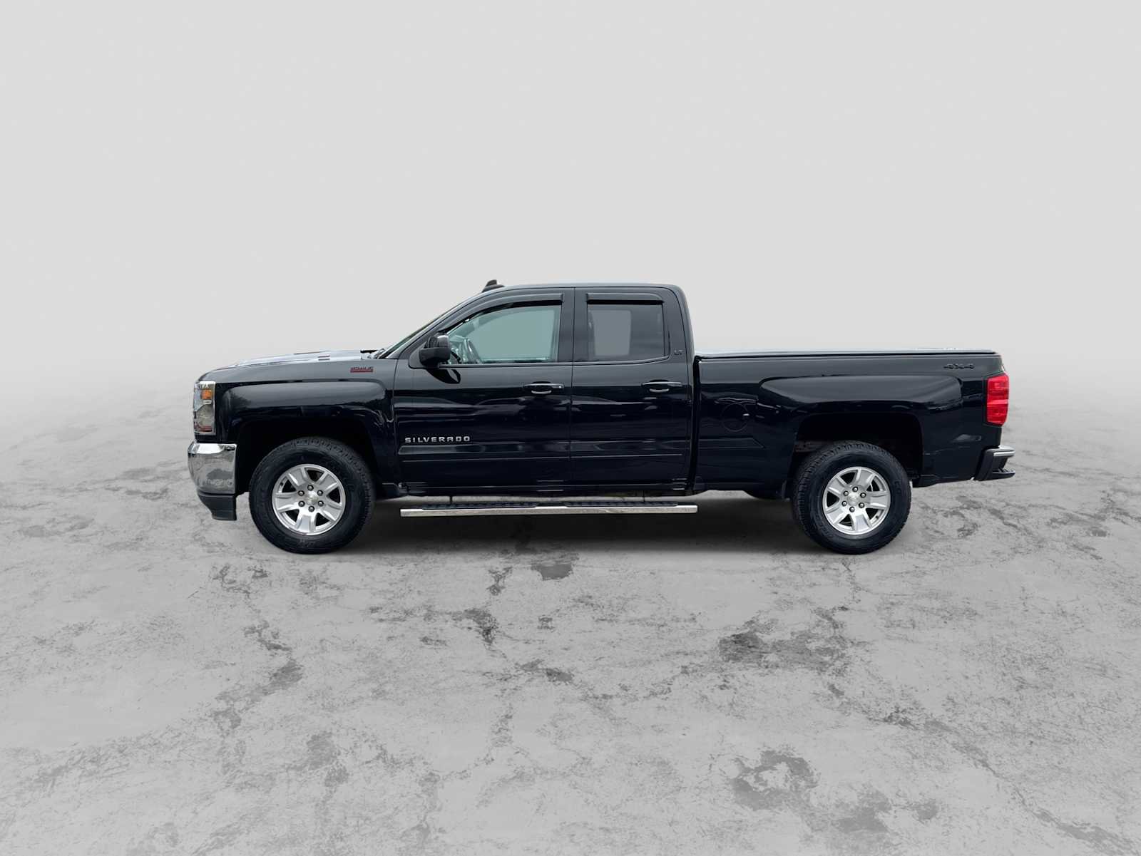 Used 2018 Chevrolet Silverado 1500 LT w/ LT Fleet Plus Package AWD/4WD image 5