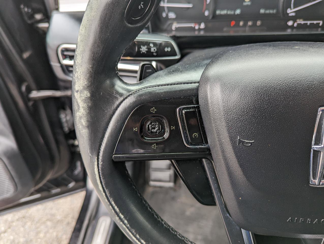 Used 2020 Lincoln Corsair AWD w/ Premium Package image 16