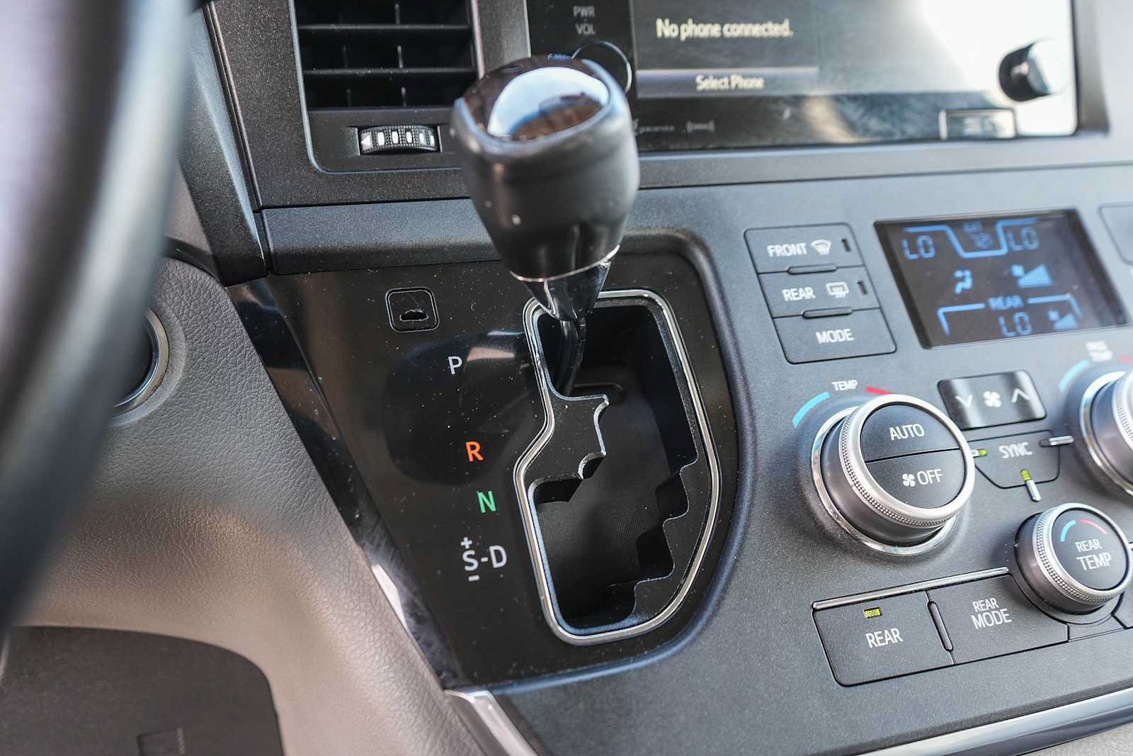 Used 2017 Toyota Sienna XLE w/ XLE Navigation Package FWD image 21