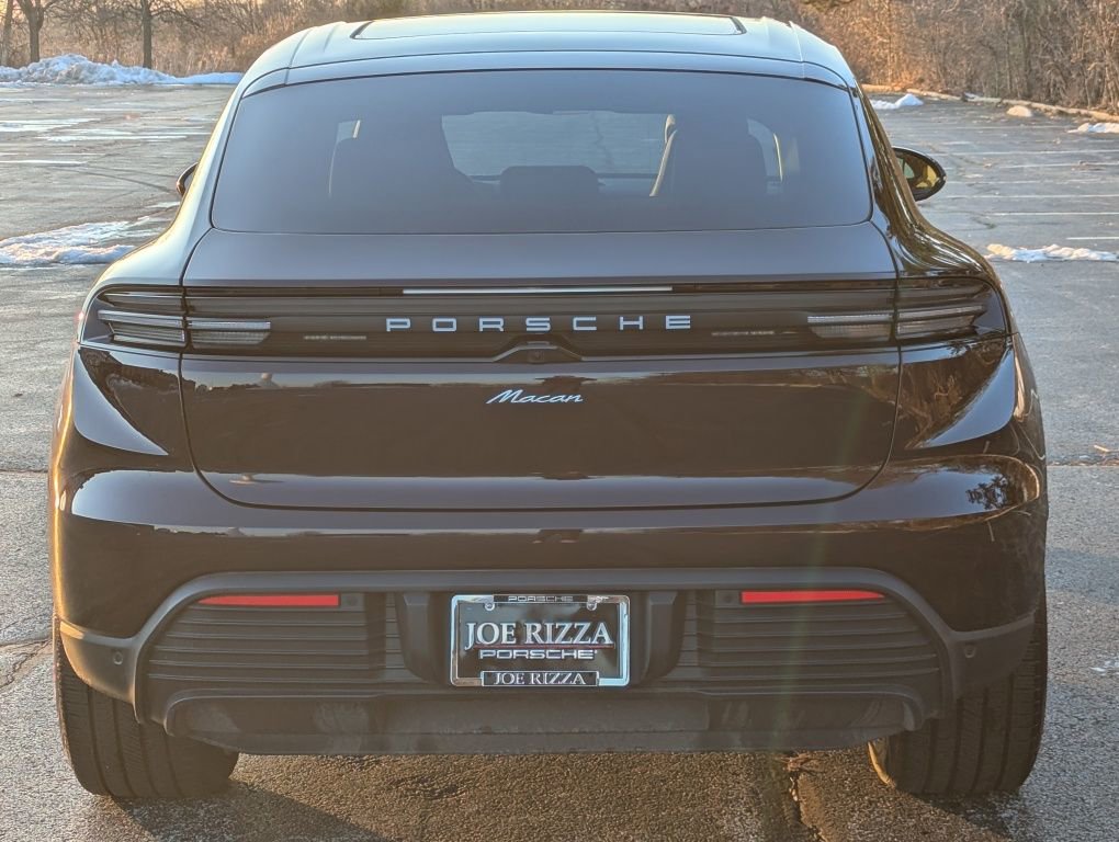 Certified 2025 Porsche Macan Electric image 6