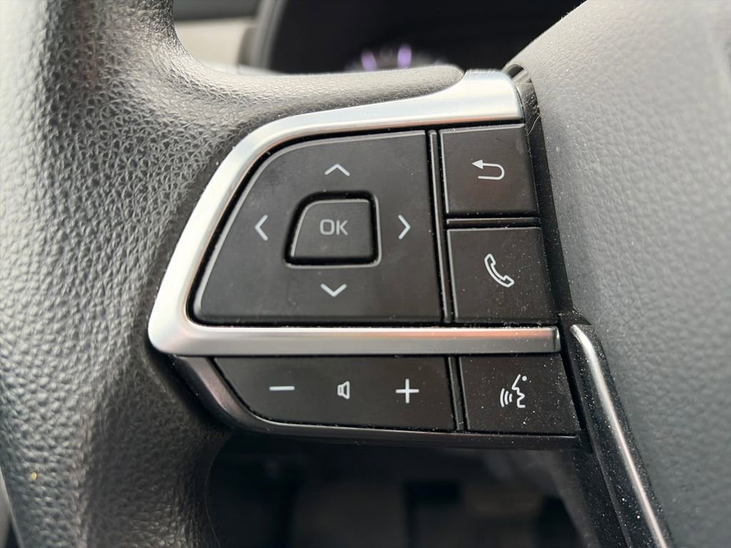 Used 2020 Toyota Highlander L FWD image 14